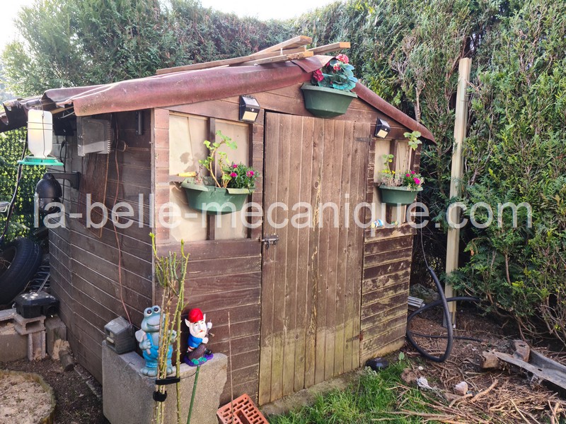 Attached Image: Cabane de jardin en bois.jpg