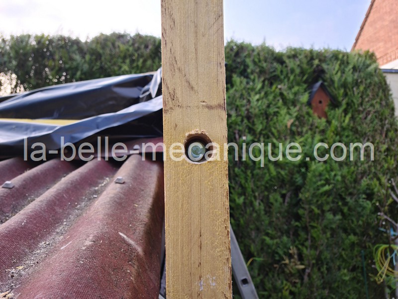 Image attachée: Fixation cabane de jardin DIY.jpg